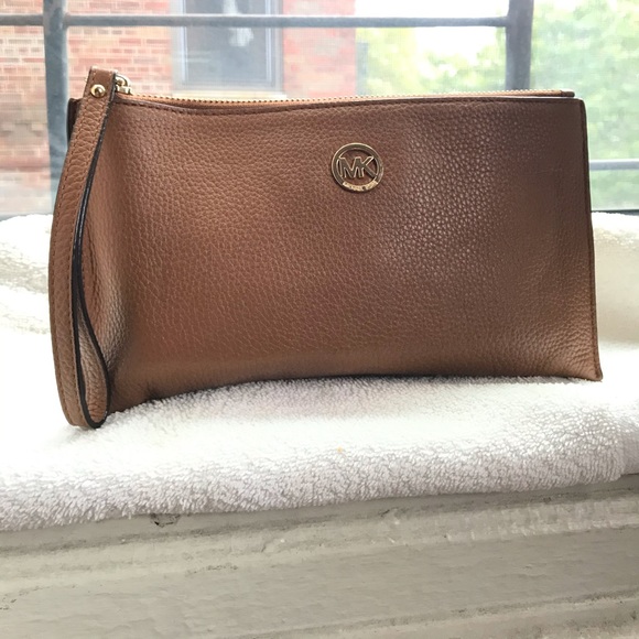 Michael Kors Clutch Wristlet - Picture 1 of 9